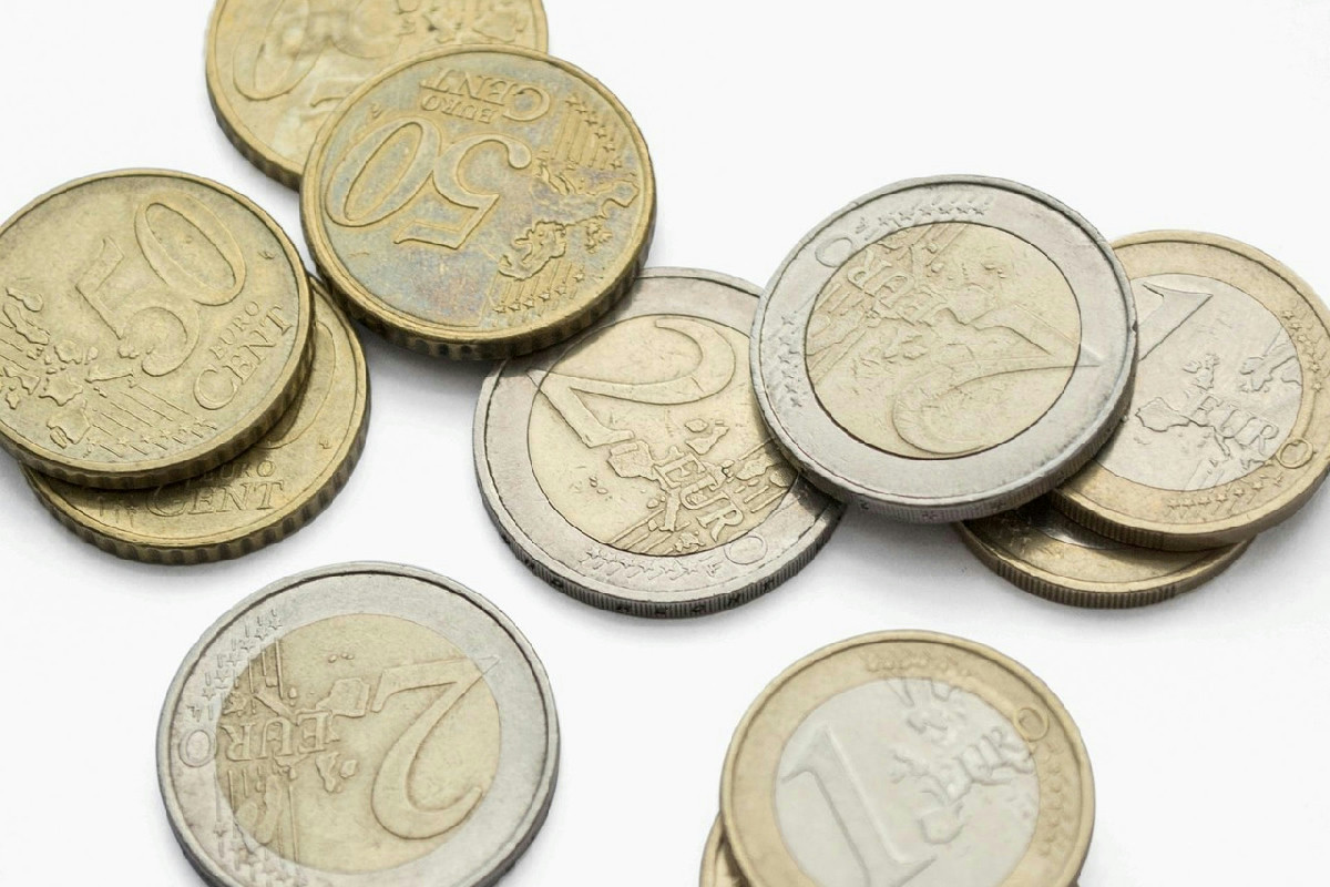 Hai una moneta da 1 euro con la croce? Potrebbe valere molto più del previsto: ecco cosa cercare