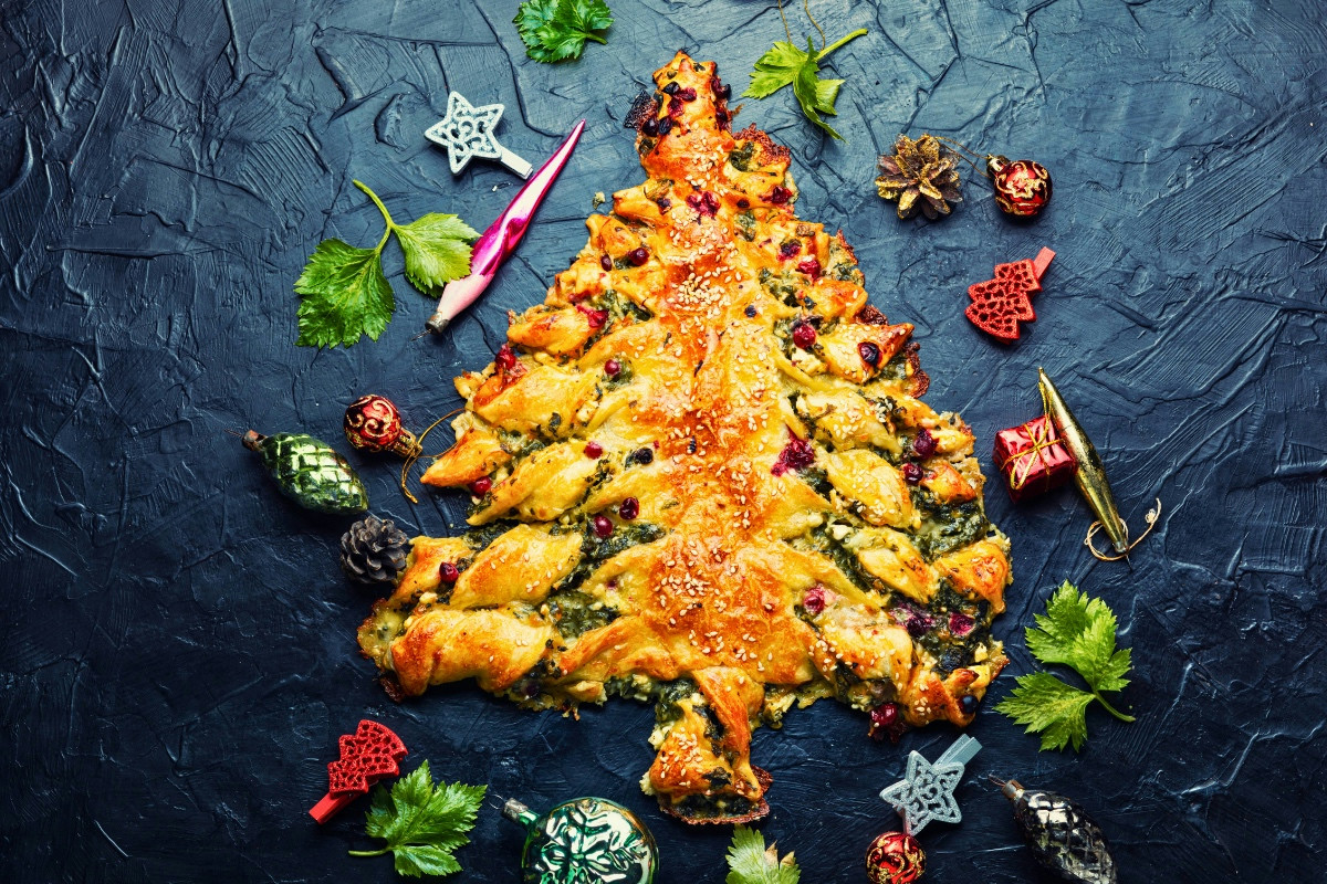 Metti in tavola questa corona salata: la prepari in anticipo e a Natale fanno tutti il bis