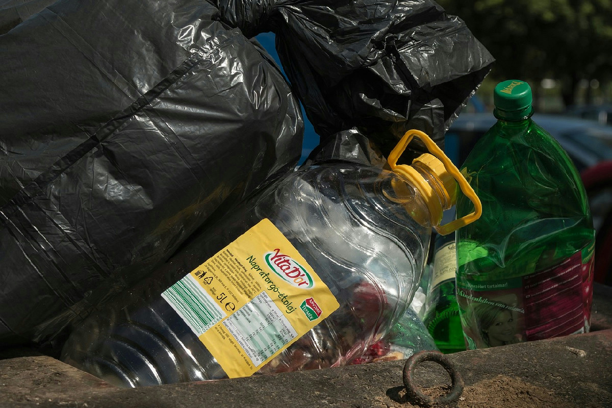 Plastica, è allarme nazionale: gli impianti chiudono e il sistema dei rifiuti rischia il collasso