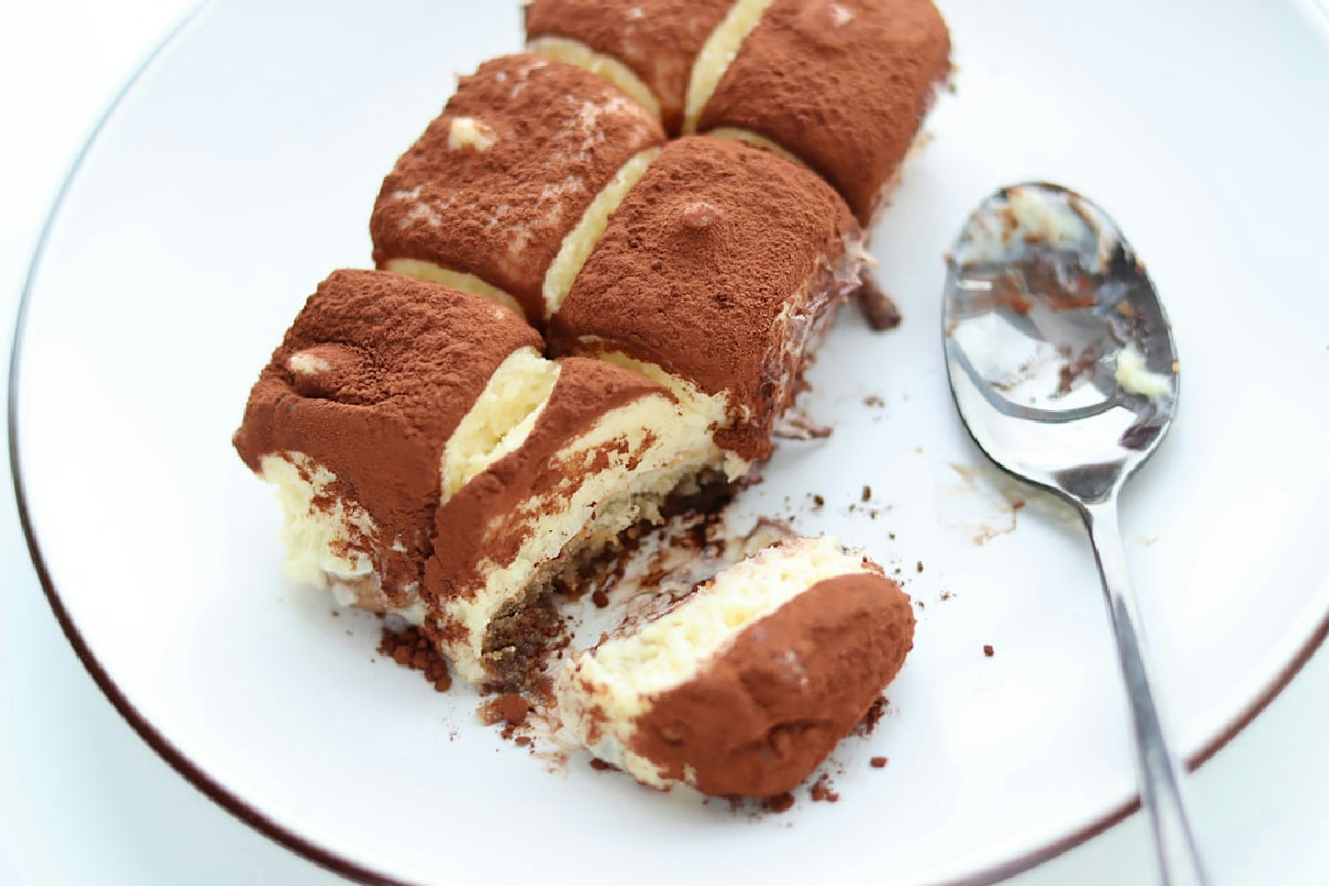 Tartufi tiramisù morbidissimi, cremosi e pronti in 10 minuti: uno tira l’altro, rischi di finirli!