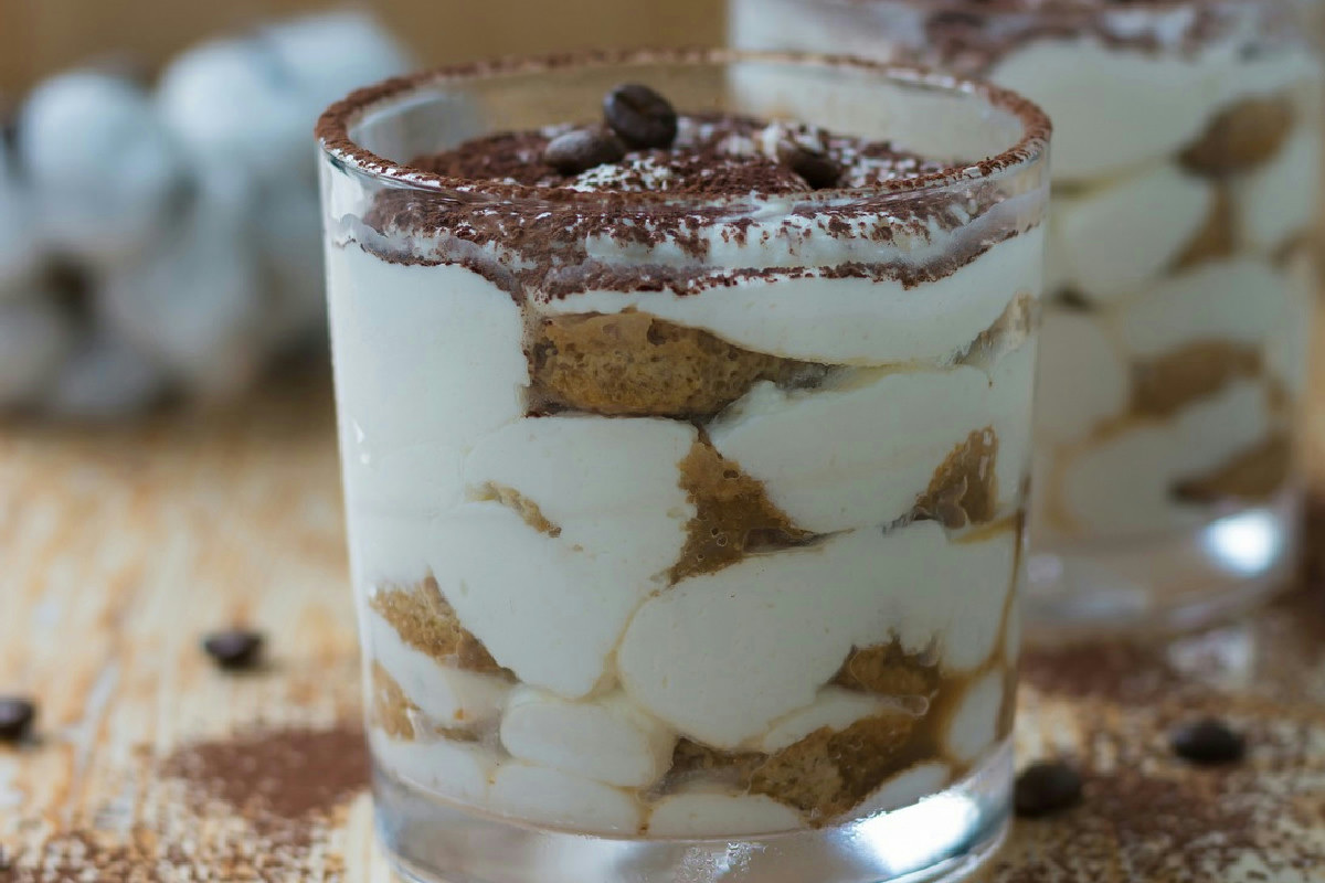 Tartufi tiramisù morbidissimi, cremosi e pronti in 10 minuti: uno tira l’altro, rischi di finirli!