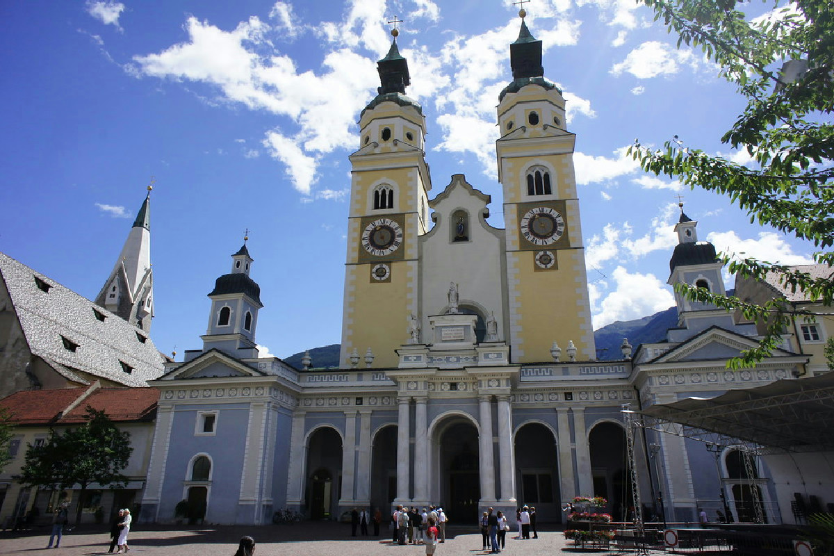 Bressanone si illumina a Natale 2025 con mercatini, tradizioni e atmosfere nel centro storico