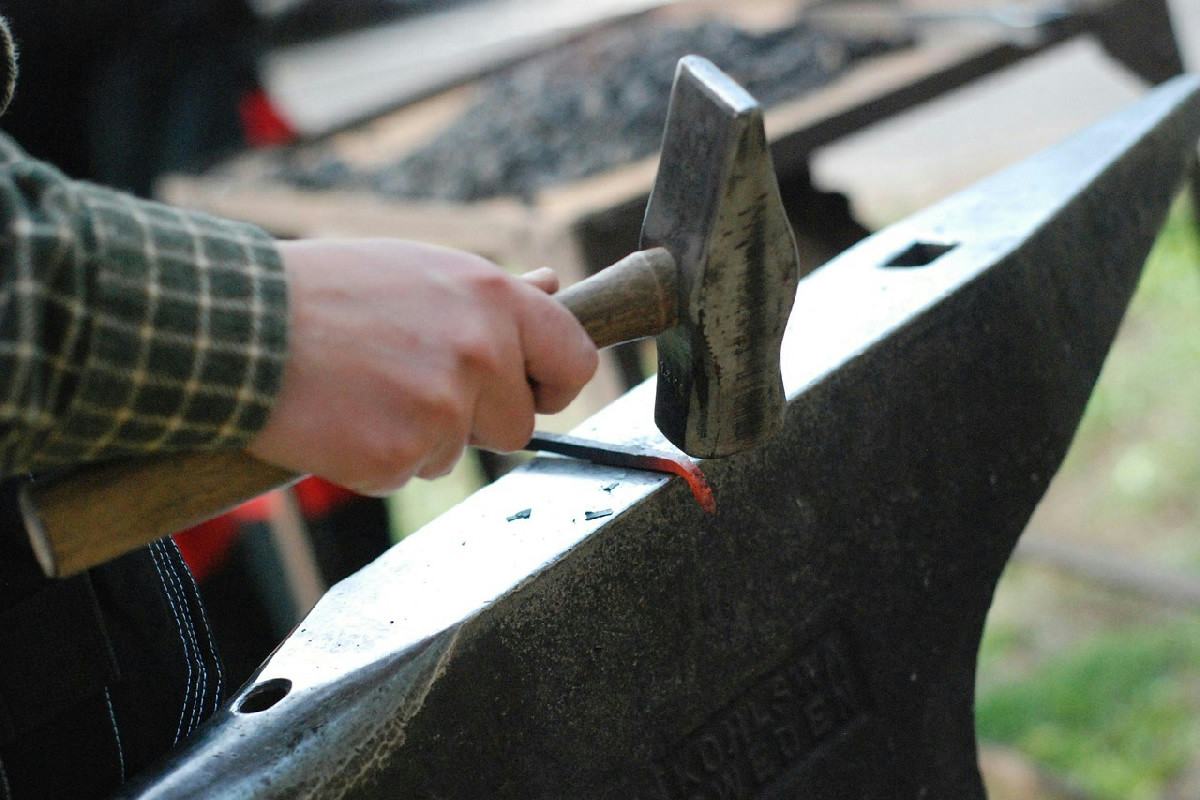 Cerchi un letto che unisca stile e comfort? Ecco come scegliere il ferro battuto senza sbagliare