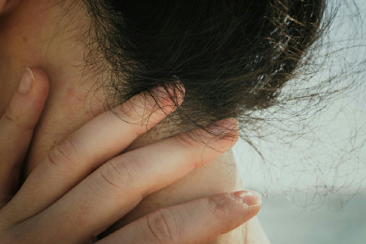 Cosa succede al corpo quando si preme eccessivamente sul naso durante un raffreddore intenso