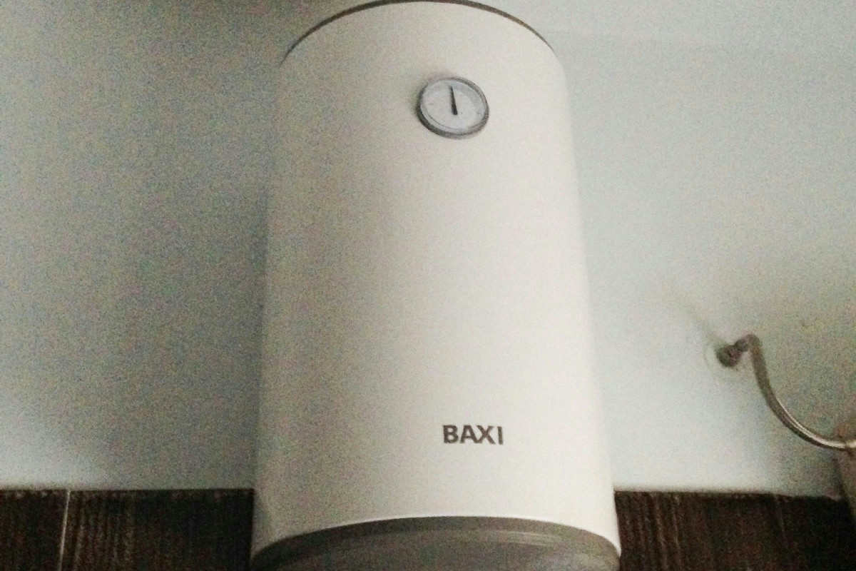 Isolare il serbatoio dell’acqua calda riduce i consumi e le spese energetiche in casa