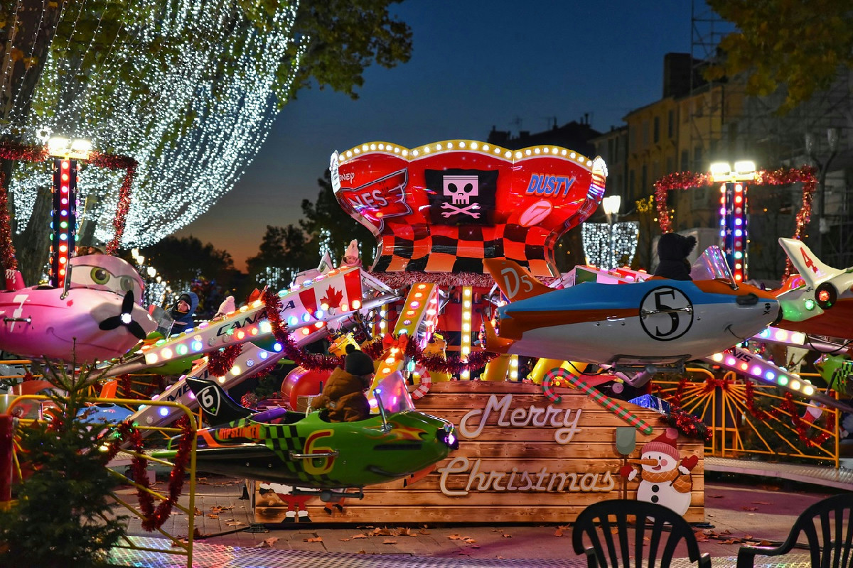 Natale 2025 nei parchi divertimento italiani: atmosfere magiche e incanti da vivere in famiglia