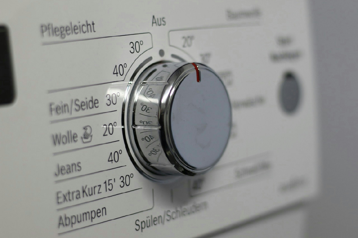 Il pulsante nascosto della lavatrice che dimezza i tempi di asciugatura durante l’inverno