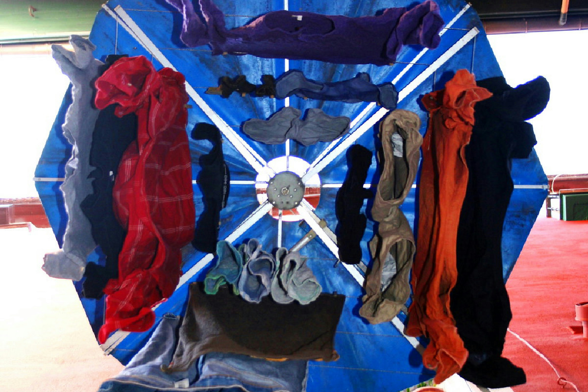 Il trucco giapponese per asciugare i vestiti in metà tempo e risparmiare energia ogni giorno