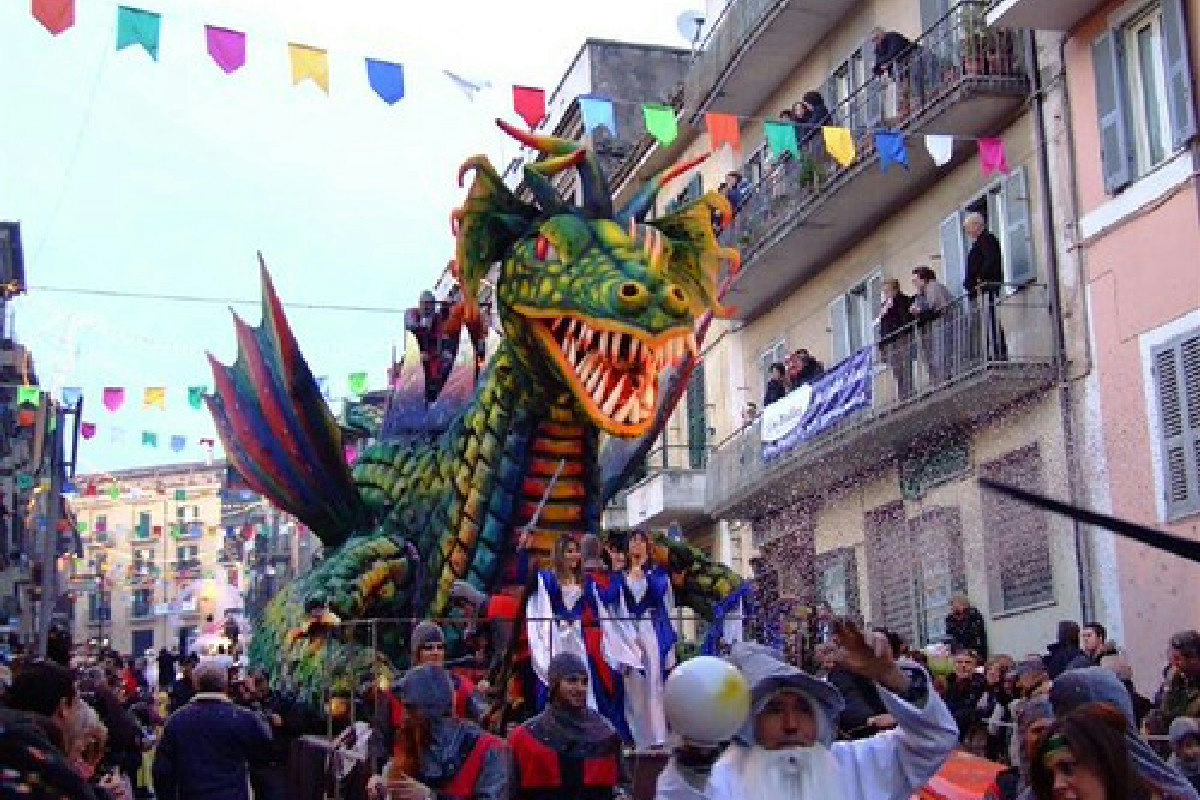 Il Carnevale di Ronciglione 2026: maschere, eventi unici e tradizioni in scena nel borgo storico