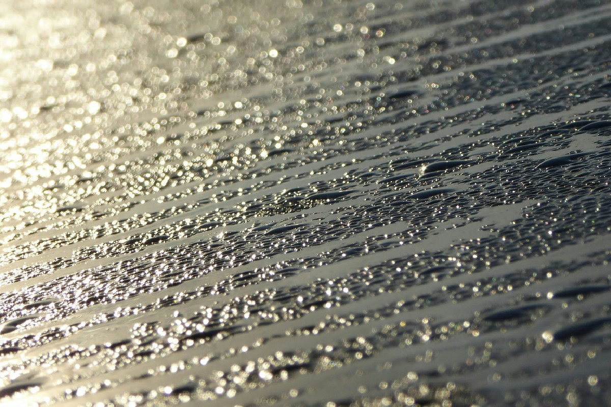 Condensa sui vetri: perché l’umidità compare solo in alcuni momenti del giorno e della notte