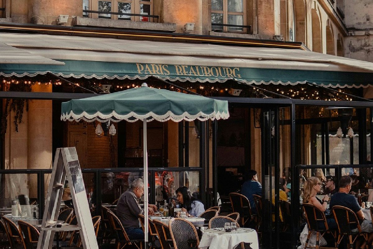 Nuove norme europee eliminano le bustine monouso: cosa cambia per bar e locali italiani nel 2026