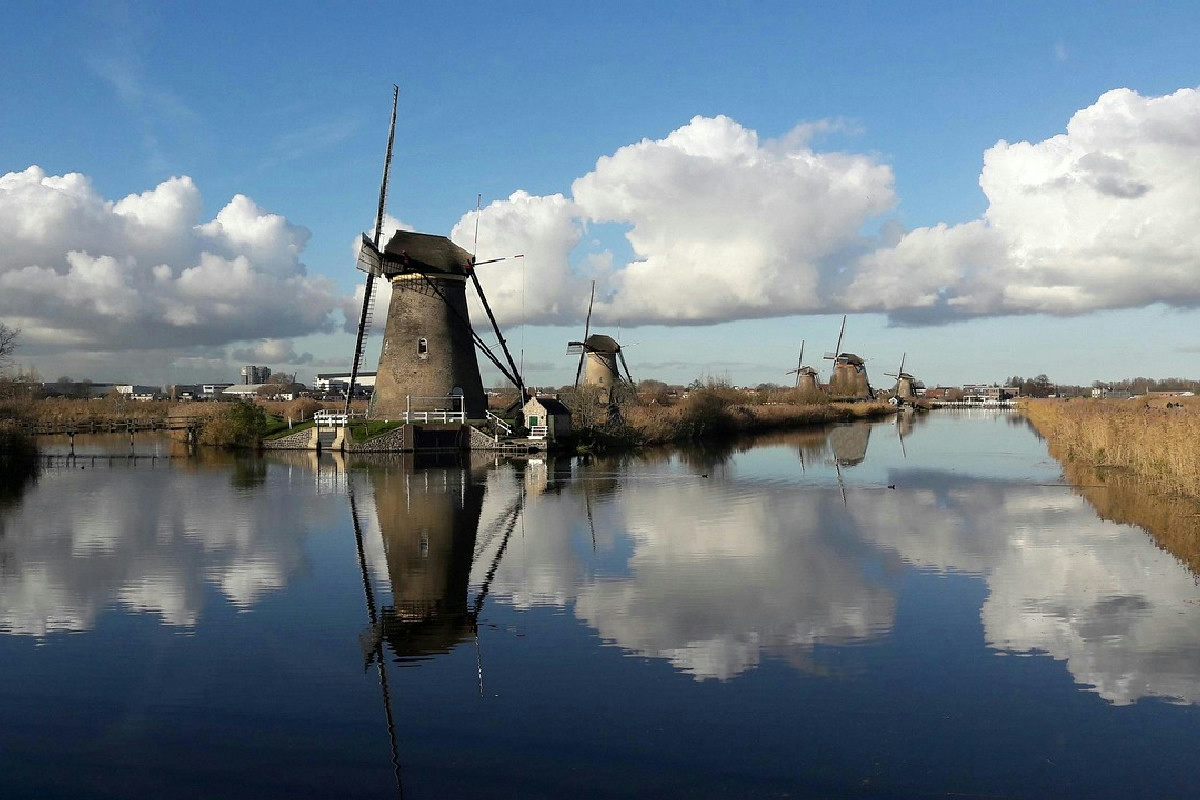 Paesaggi siciliani con mulini a vento: un angolo fuori dal tempo che ricorda l’Olanda