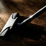 Perché evitare l’aspirapolvere per raccogliere gli aghi dell’albero: un’alternativa efficace e senza fatica