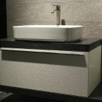 Piani per mobile bagno: materiali e funzionalità ideali per ogni stile e ambiente moderno